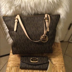 Michael Kors Jet Set tote with wallet